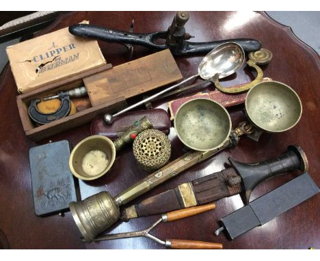 Chinese prayer bell, brass pots, pair metal salts, vintage cut throat razors, tools and other items