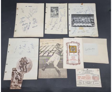 AUTOGRAPHS:&nbsp;SPORT: a collection of autographs including Irish International footballers, 1940s/50s, golfers, athletes, c