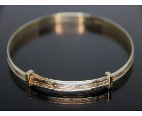 A child's hallmarked 9ct gold adjustable bangle, max. diam. 53mm, wt. 4.42g.  