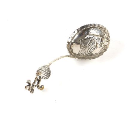 Dutch silver caddy or wine spoon, with thumb piece and boat decoration to the bowl, 12 cm long