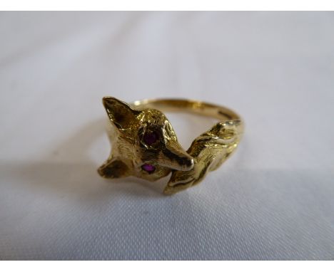 14ct gold fox ring 3.9g