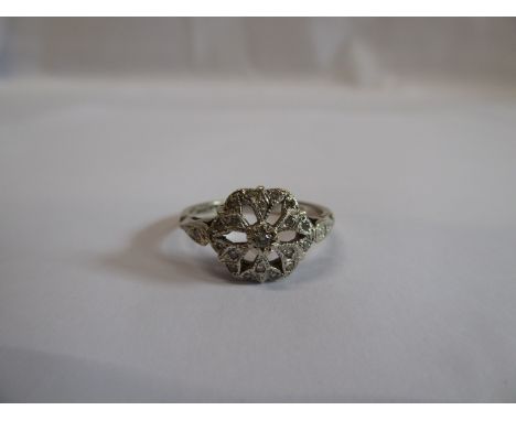 9ct white gold diamond cluster illusion ring 3.8g