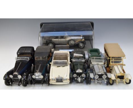 Seven Franklin Mint 1:24 scale diecast model vehicles comprising 1992 Rolls-Royce Corniche IV, 1907 Rolls-Royce The Silver Gh