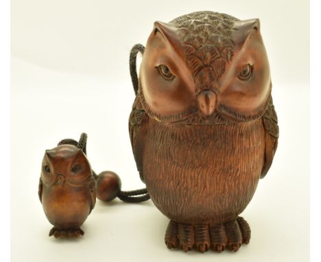 Japanese carved wooden netsuke/ inro in the form of an owl, with signature to base, 9cm tall&nbsp;