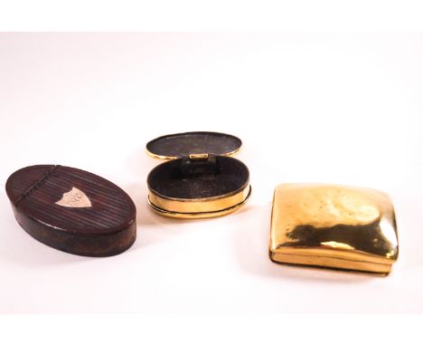 A Regency oval snuff box with textured detail to the lid and monogrammed, 9.5cm across, and two 19th century brass snuff boxe