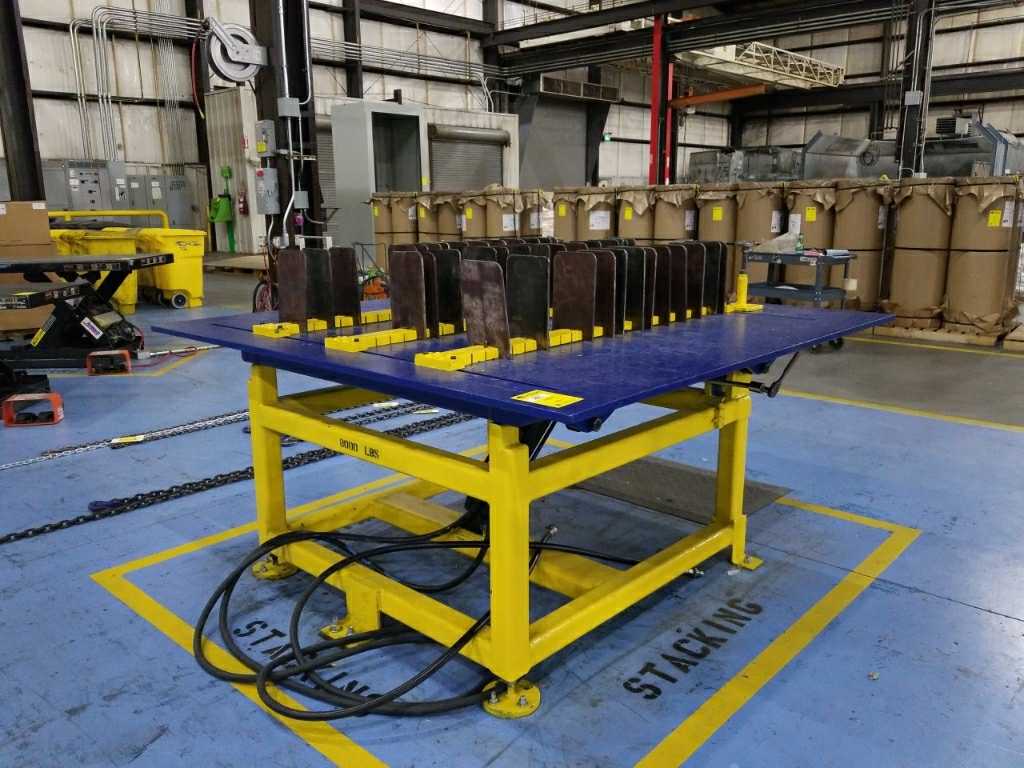 { Option of lots 369, 370 } } } Hydraulic Stacking Lift Table 8000