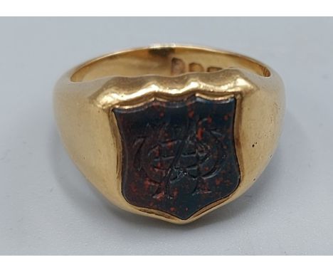 An 18ct gold signet ring set with intaglio stone, 10.7gms, ring size N