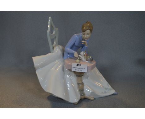 Large Nao Lladro Figurine - Girl with Kitten 