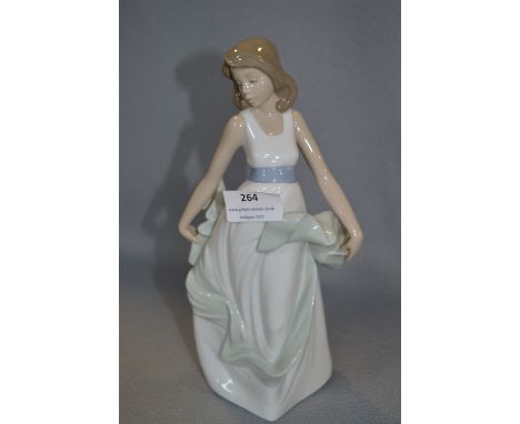 Nao Lladro Figurine - Dancing Lady 