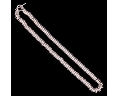 A 925 standard white metal necklace of 9 mm annuli, having a T-bar and ring clasp, 45 cm, 69 g