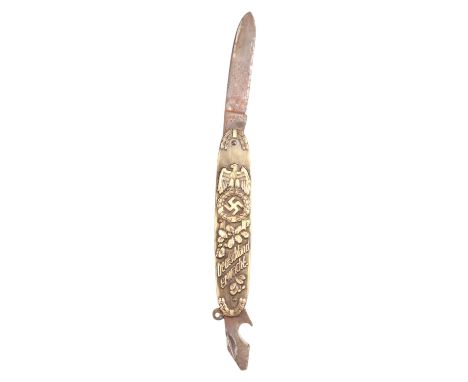 A German Third Reich patriotic clasp knife, one grip scale relief-decorated in depiction of an eagle and swastika with legend