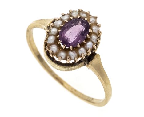 Entourage-Perlen-Ring GG 585/000 mit einem oval fac. hellvioletten Schmuckstein 6 x 4,5 mm, bestoßen und 14 cremeweißen Halbp