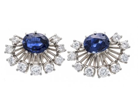 Vintage Saphir-Brillant-Ohrstecker WG 585/000 mit 2 oval fac. Saphiren, zus. 1,60 ct in einem leuchtenden Blau, transparent m
