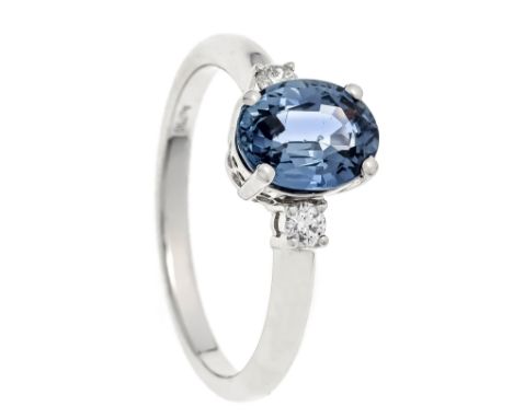 Saphir-Brillant-Ring WG 750/000 mit einem oval fac. Saphir 0,94 ct in einem leuchtenden Blau, transparent mit wenig inneren M