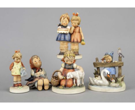 Fünf Hummel Figuren, Goebel, 1970-80er Jahre, die kleine Gärtnerin, Hum 74, H. 11 cm, Der erste Strumpf, H. 9 cm, Gratulanten