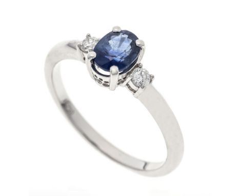 Saphir-Brillant-Ring WG 750/000 mit einem oval fac. Saphir 1,71 ct in einem leuchtenden helleren Blau, transparent mit sehr w