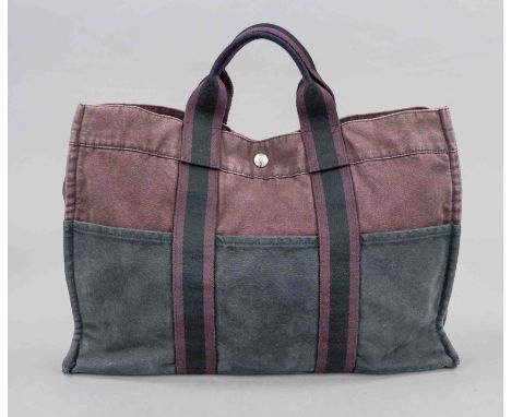 Hermes, Large Vintage Fourre Tout Bicolor Canvas Tote Bag, burgunderrotes und schwarzes Canvas, silberfarbene Hardware, kurze