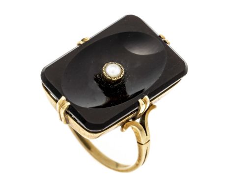 Art Déco Onyx-Ring GG 585/000 mit einer rechteckig geschliffenen Onyx-Platte 21 x 15 mm, besetzt mit einer Flussperle 3 mm, R