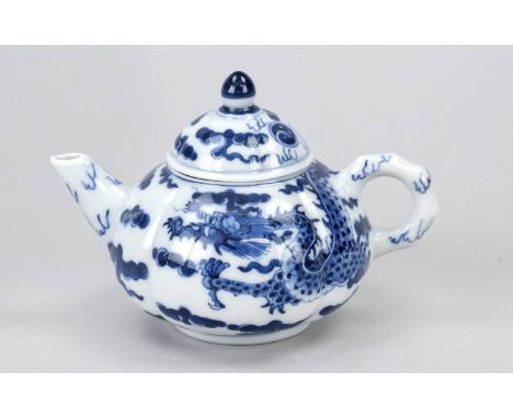 Drachen-Porzellankanne, China, Qing-Dynastie(1644-1912) 18.Jh. oder später, POrzellan in Kürbisform mit kobaltblauem Untergla
