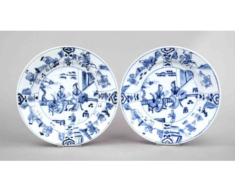 2 Teller im Kangxi-Stil, china, Porzellan mit kobaltblauem Unterglasurdekor von Palastszenen, je D 22,5cm