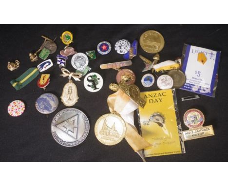 Collection enamel &amp; tin badges &amp; medallions including some early examples.