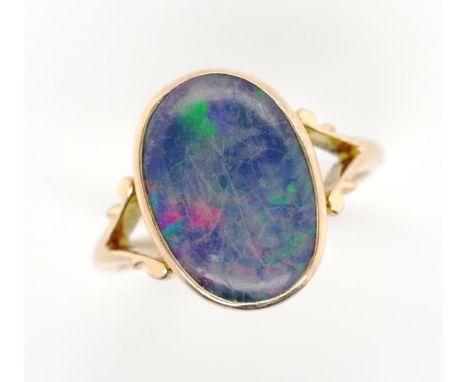 Australian 15ct rose gold ring set with a triplet opal. By William Hooper 1882-1950 Freemantle WA. Marked Hooper 15c. Approx 