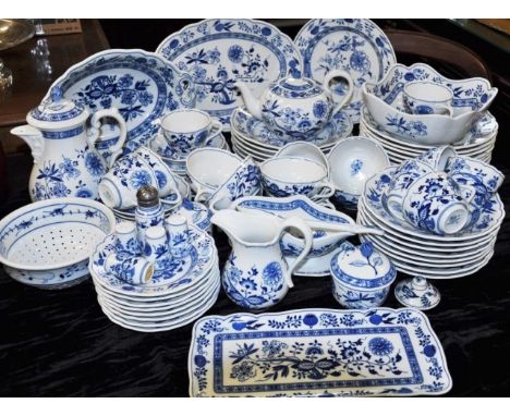 Extensive German Hutschenreuther dinner service blue onion pattern, including 10 main plates, 8 entree plates, 8 soup coupes,