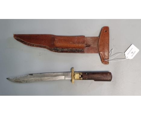 Vintage folding sheath knife with brass mounts and wooden scales.  Leather sheath.  Over 18s only.  (B.P. 21% + VAT) No posta