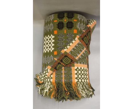 Vintage woollen Welsh tapestry green ground blanket or carthen with traditional Caernarfon design and fringed edges. (B.P. 21