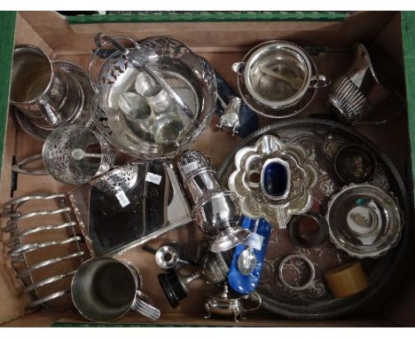 Box of metalware mostly silver plate to include: toast rack, Viners of Sheffield wine coaster, tankard, hot chocolate cup, su