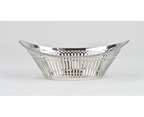Silver chocolate basket, 835/000, boat-shaped model with sawn bars decor. Equipped with a pearl edge. MT.: A.Presburg, Amster