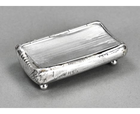 Silver snuff box, 833/000, rectangular hip-shaped model, on 4 ball feet, decorated with line decor. Engraving inside lid WHDC