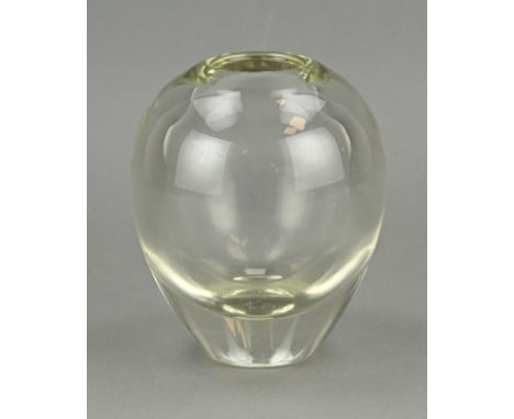 Dutch AD Copier Leerdam thick-walled vase from 1938. Model KN 1975. H 16.5 cm. In good condition.