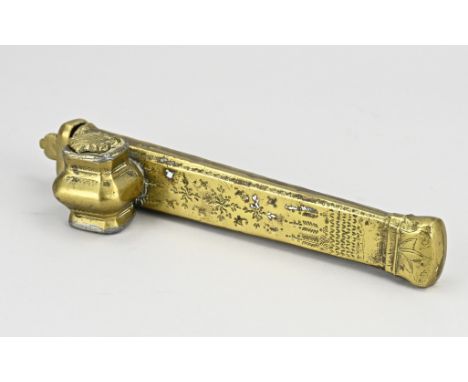 Ottoman carved pen holder + brass inkwell. First half 20th century. Dimensions: 22 cm. In good condition.