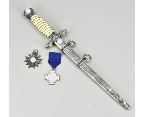 Copy of dagger WWII Germany, Clemen &amp; Jung. Plus two German WWII medals. One copy, one real? Size: 5 - 42.5 cm. In good c