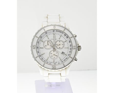 Rado watch, white ceramic, model Jubilee, chronograph 180.0286.5. With a stopwatch, date display and a tachymeter. The watch 