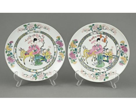 Two 19th century Chinese porcelain family rose plates with enamel figures/deer decor. Dimensions: Ã˜ 21.8 cm. In good conditi