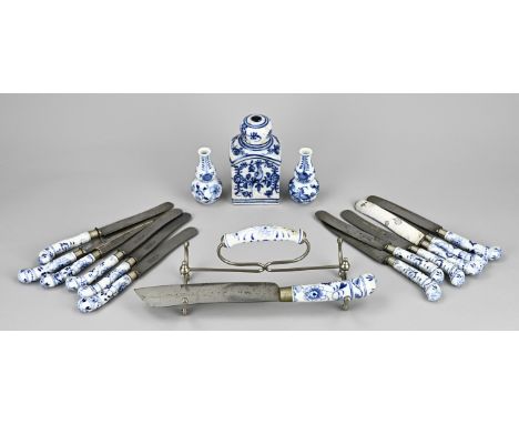 Lot of antique German porcelain knives with Zwiebelmuster decor + tea caddy (lid glued) + two Meissen knob vases. Circa 1900.