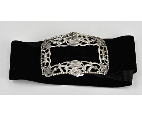 Belt with silver buckle, 800/000, openwork rectangular model. The buckle has a black satin belt. 11.5x7.5cm. approx. 101 gram