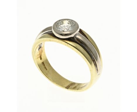 Yellow gold ring, 585/000, with a large diamond. Ring with a yellow gold band and a white gold smooth setting and band set wi