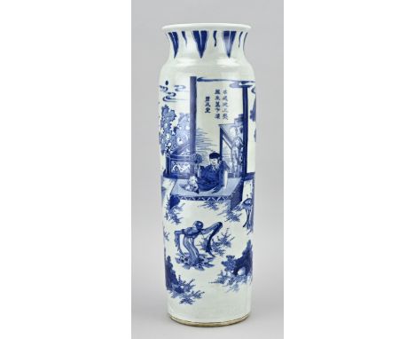 Chinese porcelain trolley vase with figures in landscape decor + text. Dimensions: H 48 cm. In good condition.