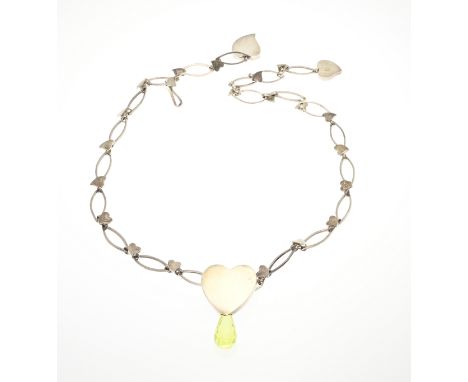 Otazu necklace, 925/000, with oval links and small heart-shaped connecting links in between and a large heart pendant with gr