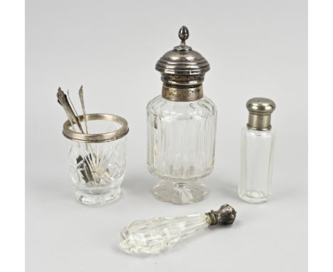 4 Pieces of crystal with, among other things, silverware, with a spoon vase with silver edge and 4 silver spoons, an odeur fl