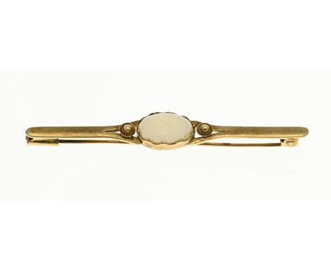 Yellow gold brooch, 585/000, with opal. Bar brooch with an oval white opal in the middle, 9x12.8mm. Next to the opal are 2 ro