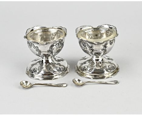 Two silver spice trays with spoons, 833/000. Round contoured containers with a glass inner container and decorated with volut