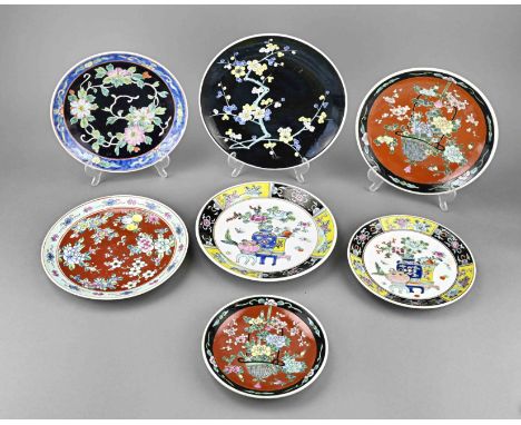 Seven antique Japanese porcelain plates. Miscellaneous. First half 20th century. Dimensions: Ã˜ 19 - 25 cm. In good condition