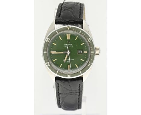 Omega seamaster watch, automatic, small round model, with a green dial with a date indication. The watch has a rotating bezel