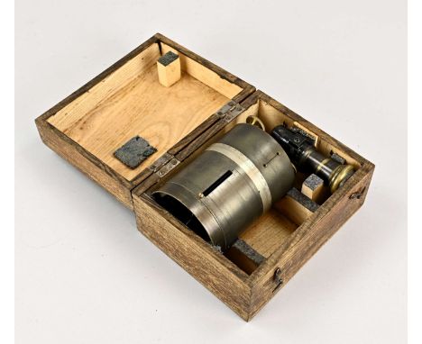 Separate measuring instrument with compass. Ahrend 7312. Circa 1920. Dimensions: 10 x 17 x 14 cm. In good condition.