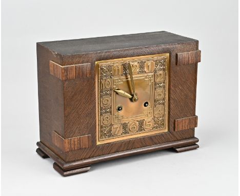 Oak art deco mantel clock with brass decorated dial + Junghans timepiece. Circa 1920. Dimensions: 22 x 29 x 14 cm. In good co