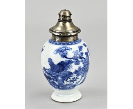 18th century Chinese porcelain tea caddy with chickens in garden decor. With silver lid. Dimensions: H 13 cm. In good conditi